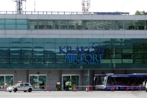 How to get from Kraków to Eger by bus, train, car or plane.